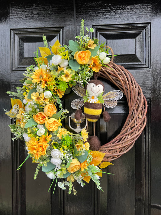 WILLOW BASE BUMBLEBEE SPRING WREATH