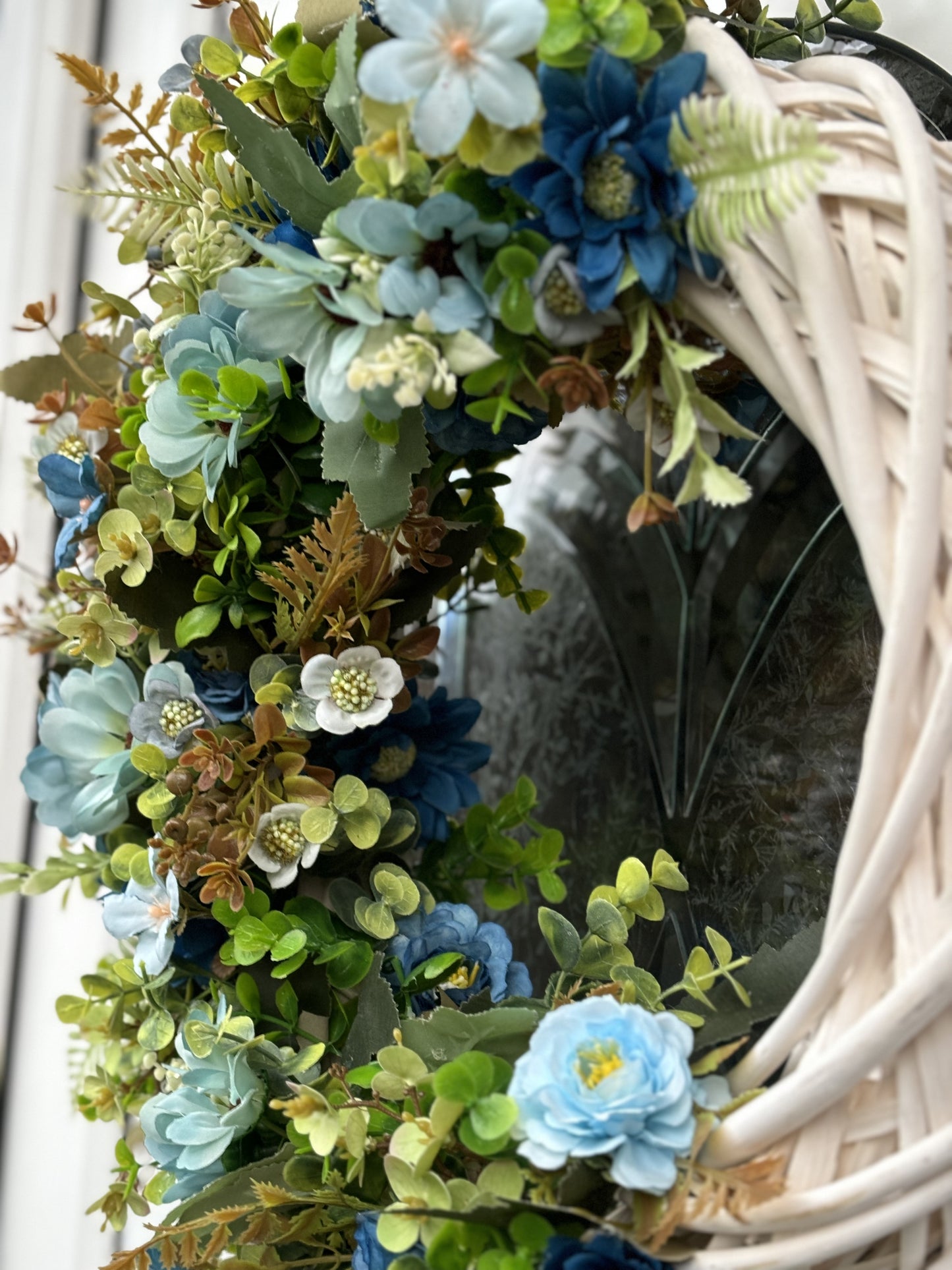 38CM WICKER WREATH BLUE/GREEN MIXED FOLIAGE