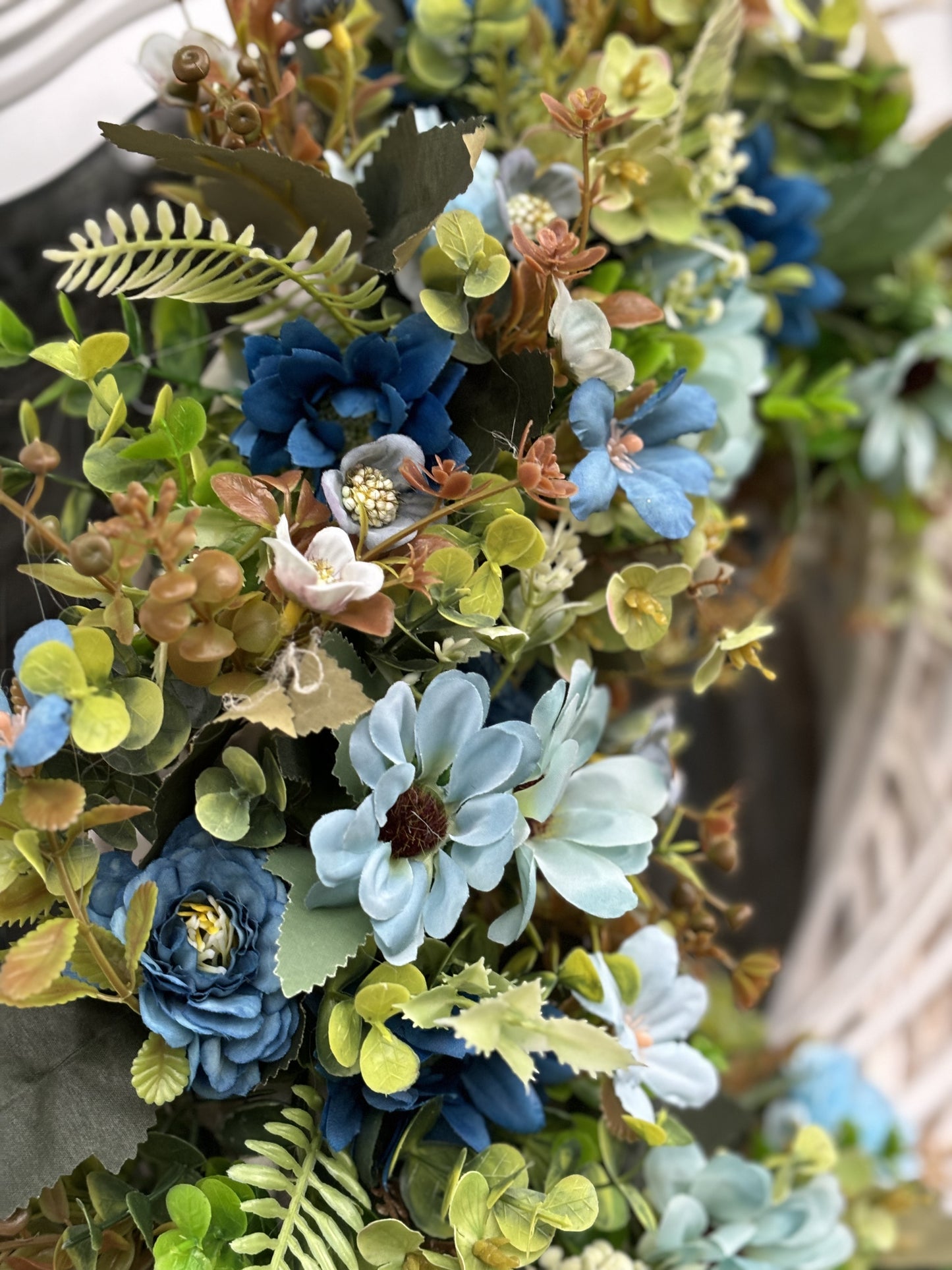 38CM WICKER WREATH BLUE/GREEN MIXED FOLIAGE