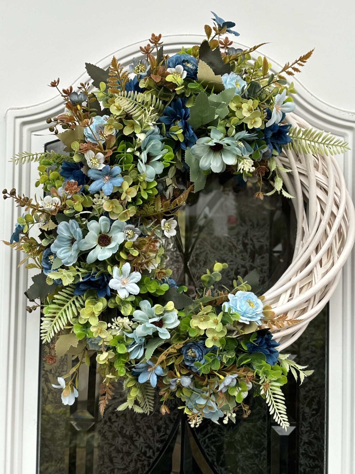 38CM WICKER WREATH BLUE/GREEN MIXED FOLIAGE